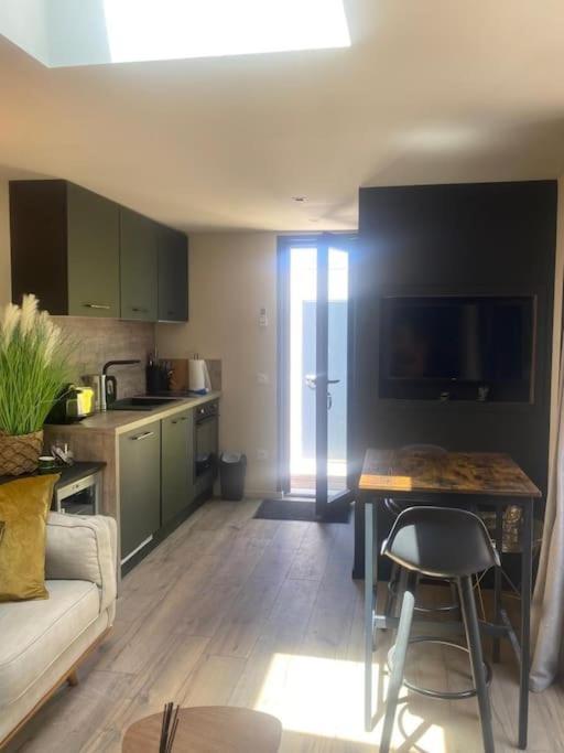 A Lombre Du Magnolia Appartement LʼIsle-sur-la-Sorgue Buitenkant foto